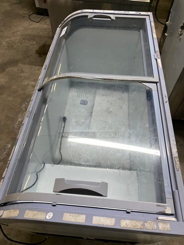 Omcan Commercial Show Case Freezer! With 2 Top View Through Sliding Doors! Model: XS500YX 115V 60HZ 1 Phase - Image 5 of 9