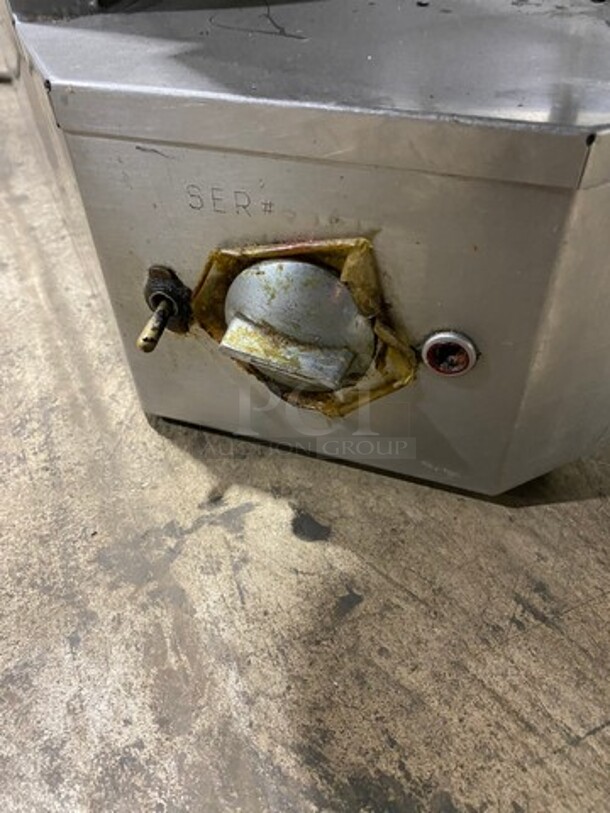 Auto Doner Commercial Countertop Natural Gas Powered Vertical Broiler Gyro Machine! All Stainless Steel! Model: G300 SN: 34295 - Image 6 of 11