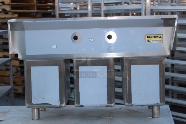 BRAND NEW SCRATCH & DENT! Regency 600S31014G 39" 16-Gauge Stainless Steel Three Compartment Commercial Sink Without Drainboards - 10" x 14" x 12" Bowls - Image 4 of 7