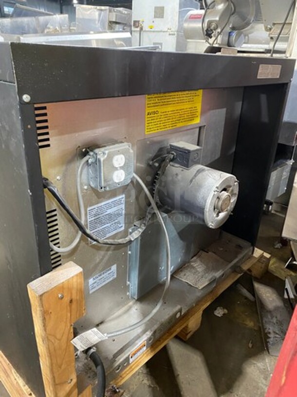 Duke Commercial LP Powered Single Deck Convection Oven! With View Through Doors! Metal Oven Racks! All Stainless Steel! - Image 3 of 11
