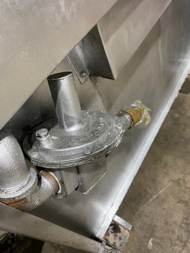 Jade Range Commercial Natural Gas Powered French Top/ Hot Plate Stove! With Raised Back Splash With Double Overhead Shelf! With Oven Underneath! All Stainless Steel! On Casters! - Image 12 of 12