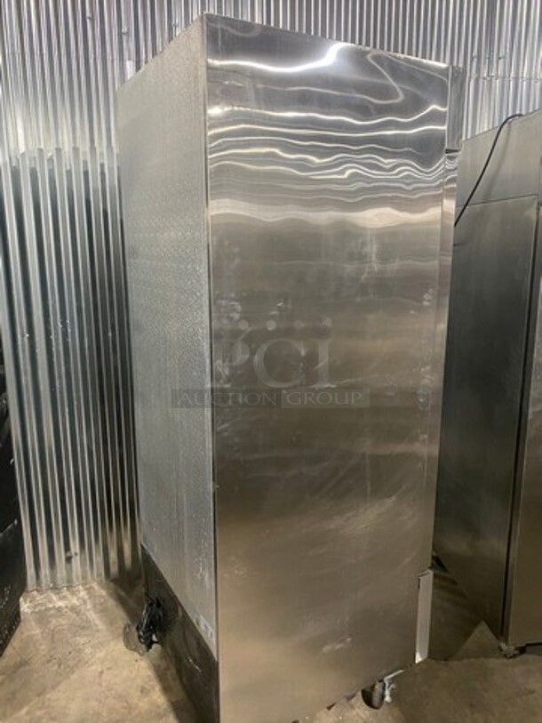 Ustar Reach-in Freezer! Stainless Steel! On Commercial Casters! Model USRF1DE 115V - Image 4 of 9