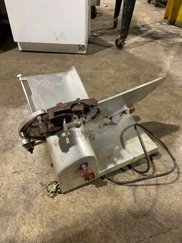 Berkel Commercial Countertop Deli/ Meat Slicer! All Stainless Steel! Model: REM301 SN: 00578 115V 60HZ 1 Phase - Image 4 of 8