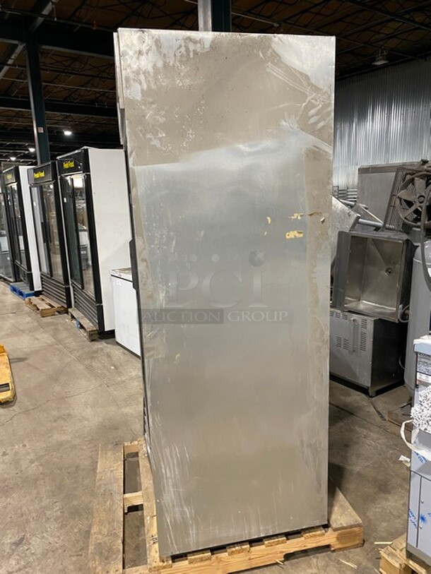 True Metal Commercial 2 Door Reach In Cooler Merchandiser w/ Poly Coated Racks! MODEL TSD33G SN:5050840 115V 1PH - Image 3 of 9