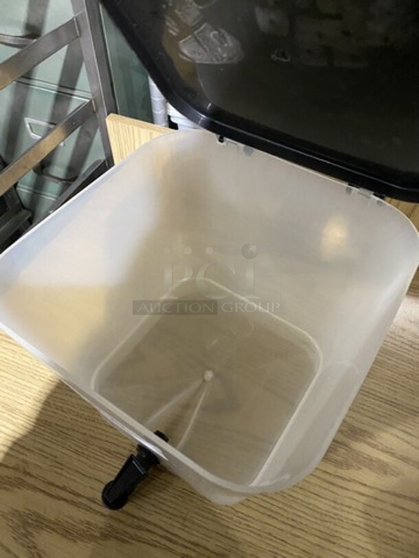 Plastic Beverage Dispensor! - Image 4 of 6