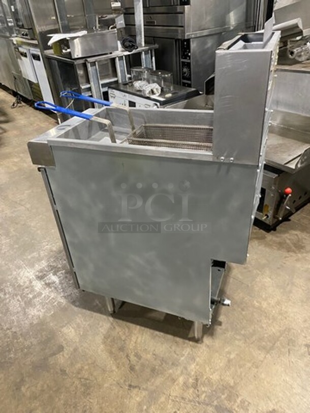 Apexra Commercial Natural Gas Powered Deep Fat Fryer! With 2 Metal Frying Baskets! All Stainless Steel! On Legs! - Image 4 of 9