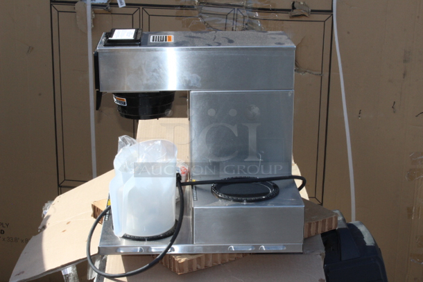 BRAND NEW SCRATCH & DENT! Bunn 13300.0003 VP17-3 Low Profile Pourover Coffee Brewer with 3 Warmers. S/N: VP17360163 - Image 3 of 7