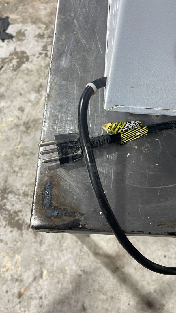 BRAND NEW Venancio Texas 5 stick electric rotisserie bbq
 - Image 2 of 5