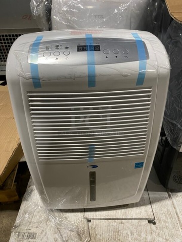 NEW! OUT OF THE BOX! SCRATCH-N-DENT! Whynter 70 Pint Portable Dehumidifier Unit! With Built In Pump! Model: RPD702WP 115V - Image 2 of 8