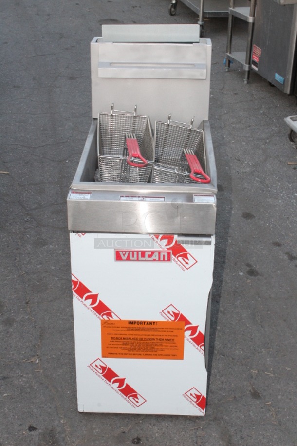BRAND NEW SCRATCH & DENT! Vulcan LG400-1 45-50 lb. Natural Gas Floor Fryer - 120,000 BTU. S/N: DV1184033 Missing Leg and screws. 	 - Image 2 of 10