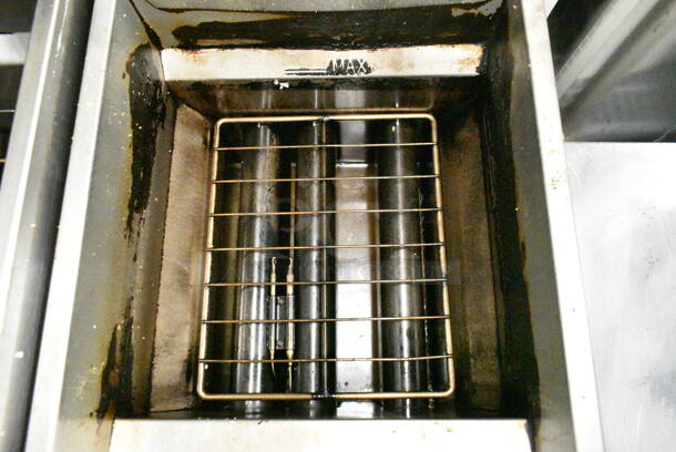 Entree F3-N Stainless Steel Commercial Floor Style Natural Gas Powered Deep Fat Fryer w/ 2 Metal Fry Baskets. 90,000 BTU.  - Image 3 of 5