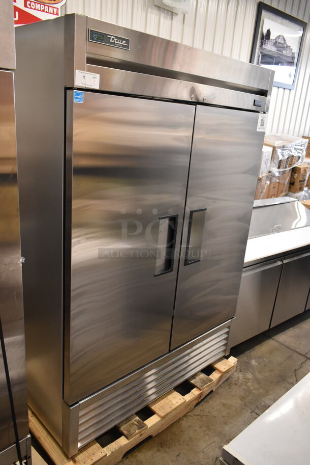 BRAND NEW SCRATCH AND DENT! 2024 True T-49F-HC Stainless Steel Commercial 2 Door Reach In Freezer w/ Commercial Casters. 115 Volts, 1 Phase. Tested and Powers On But Does Not Get Cold - Image 4 of 9