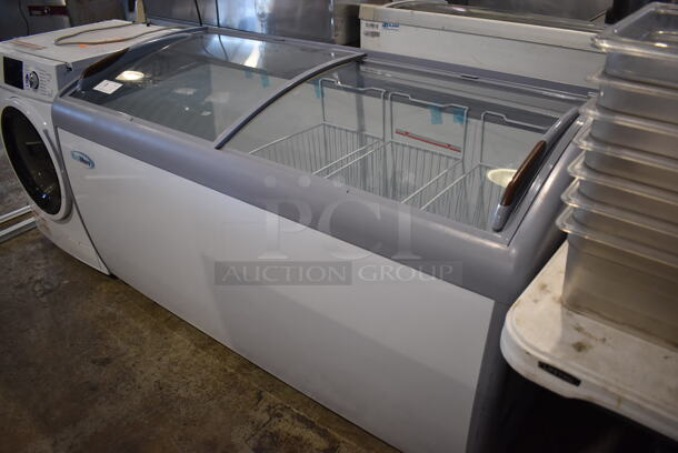 BRAND NEW SCRATCH AND DENT! KoolMore MCF-16C Metal Commercial Floor Style Freezer Merchandiser w/ Sliding Lids on Commercial Casters. 115 Volts, 1 Phase. 60x27x34. Tested and Working! - Image 6 of 7