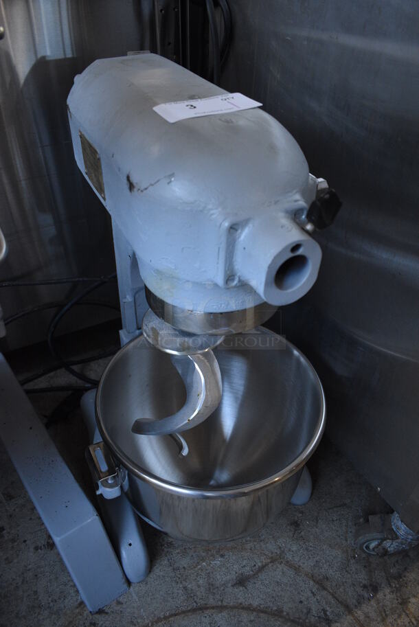 Hobart A-200 Metal Commercial Countertop 20 Quart Planetary Dough Mixer w/ Stainless Steel Mixing Bowl and Dough Hook Attachment. 115 Volts, 1 Phase. 17x21x31. Tested and Working! - Image 4 of 6