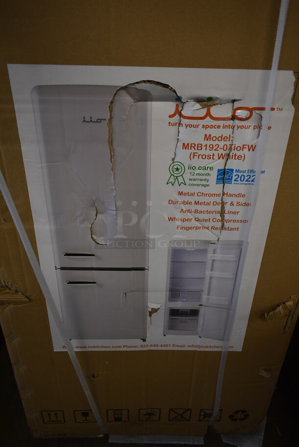 BRAND NEW IN BOX! iio MRB192-07ioFW Metal Reach In Cooler Freezer Combo. Stock Picture Used as Gallery - Image 4 of 6