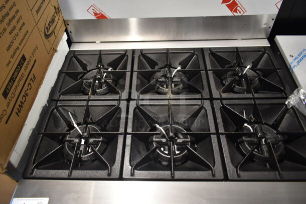 BRAND NEW SCRATCH AND DENT! 2023 KoolMore KM-CR-36-LP Stainless Steel Commercial Floor Style Propane Gas Powered 6 Burner Range w/ Oven and Back Splash. 210,000 BTU.  - Image 4 of 6