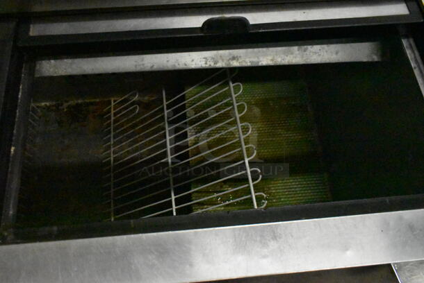 True TD-60-18 Stainless Steel Commercial Back Bar Bottle Cooler w/ 2 Sliding Lids. 115 Volts, 1 Phase. Tested and Working! - Image 5 of 5