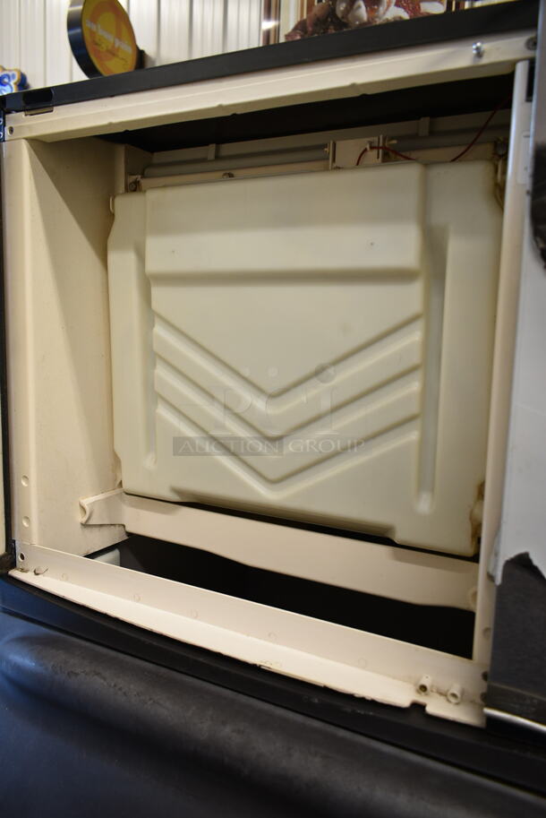 Manitowoc SD0603W Stainless Steel Commercial Ice Head on Manitowoc B570 Commercial Bin. 208-230 Volts, 1 Phase.  - Image 2 of 7