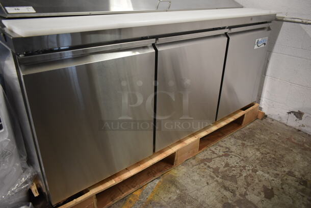 BRAND NEW SCRATCH AND DENT! 2023 Avantco 178SSPT71HC Stainless Steel Commercial Sandwich Salad Prep Table Bain Marie Mega Top. 115 Volts, 1 Phase. Tested and Working! - Image 6 of 11