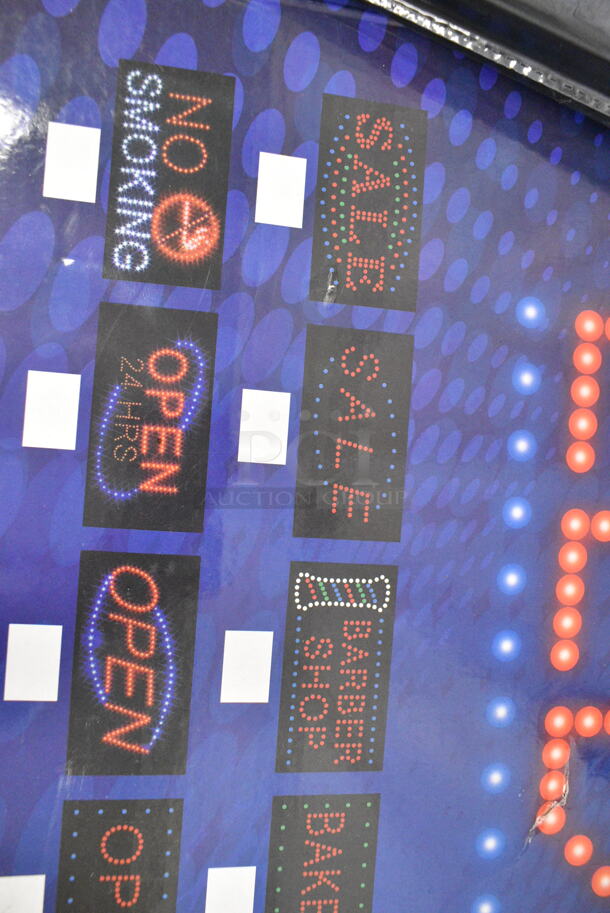 BRAND NEW SCRATCH AND DENT! Open/Closed Light Up Sign.  - Image 2 of 4