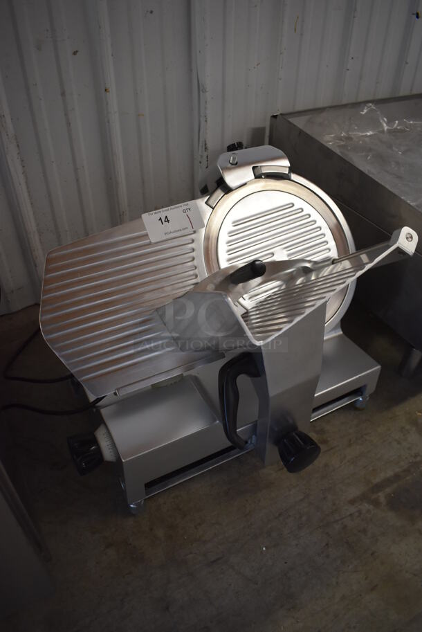 BRAND NEW SCRATCH AND DENT! Avantco 177SL512 Stainless Steel Commercial Countertop Meat Slicer w/ Blade Sharpener. 110-120 Volts, 1 Phase. 26x19x19. Tested and Working! - Image 3 of 6