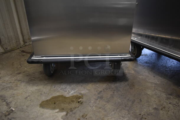 BRAND NEW SCRATCH AND DENT! 2021 Lakeside 552 Aluminum Cart for 15" x 20" Trays - 24 Tray Capacity on Commercial Casters.  - Image 2 of 6
