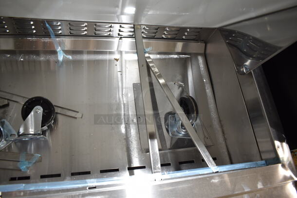 BRAND NEW SCRATCH AND DENT! 2023 Avantco 178SSPT60MHC Stainless Steel Commercial Sandwich Salad Prep Table Bain Marie Mega Top w/ Commercial Casters. See Pictures for Crushed Top. 115 Volts, 1 Phase. Tested and Powers On But Does Not Get Cold
 - Image 6 of 9