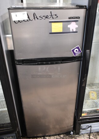 BRAND NEW SCRATCH AND DENT! Thomson TFR725 7.5 CF Refrigerator with Top Freezer Platinum. 115 Volts, 1 Phase. Tested and Working!