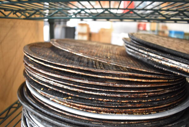 ALL ONE MONEY! Tier Lot of 79 Various Metal Baking Pans and Pizza Screens. Includes 17x17 - Image 5 of 5