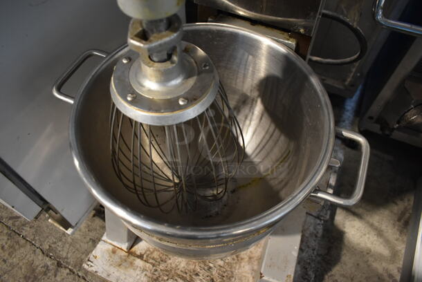 2013 Omcan SP300A Metal Commercial Countertop 30 Quart Planetary Dough Mixer w/ Stainless Steel Mixing Bowl, Bowl Guard, Dough Hook and Whisk Attachments. 110 Volts, 1 Phase. Tested and Working! - Image 4 of 10