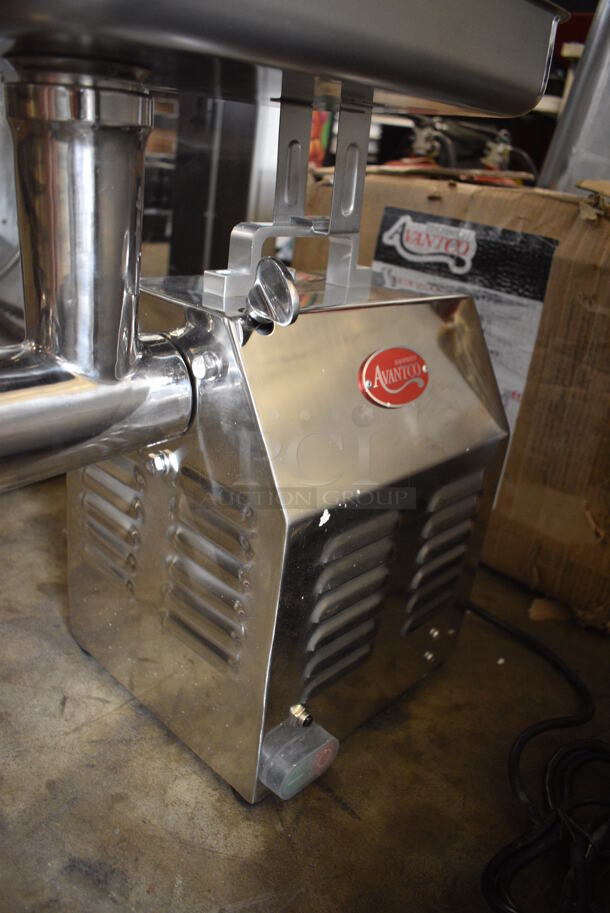 BRAND NEW SCRATCH AND DENT! Avantco Model MG12 Stainless Steel Commercial Countertop #12 Meat Grinder w/ Tray. 110 Volts, 1 Phase. 10x17x19.5. Tested and Working! - Image 3 of 7