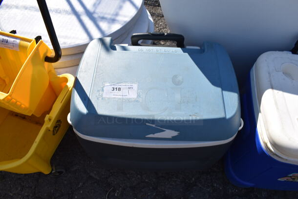 Igloo Blue and White Poly Portable Cooler. 25x17x20 - Image 2 of 4