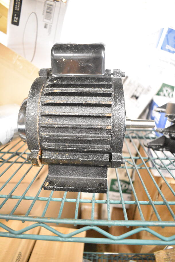 BRAND NEW SCRATCH AND DENT! Motor. 110/220 Volts.  - Image 4 of 6