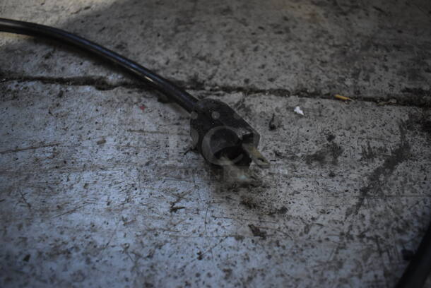 Berkel 818 Stainless Steel Commercial Countertop Automatic Meat Slicer w/ Blade Sharpener. 115 Volts, 1 Phase. 26x17x34. Tested and Working! - Image 6 of 7