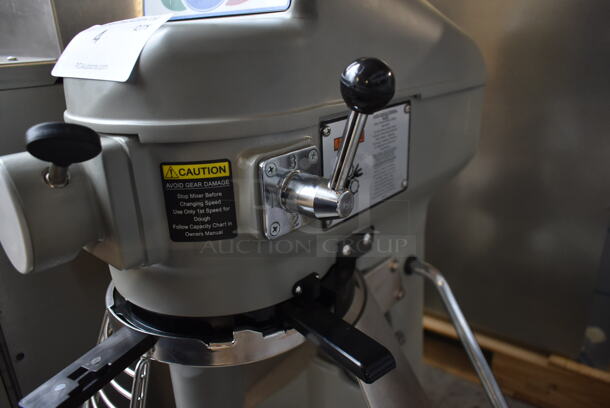 BRAND NEW SCRATCH AND DENT! 2023 Globe SP20 Metal Commercial Countertop 20 Quart Planetary Dough Mixer w/ Bowl Guard. 110 Volts, 1 Phase. Tested and Powers On But Parts Do Not Move - Image 6 of 7