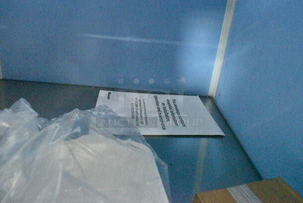 BRAND NEW SCRATCH AND DENT! Follett SG700S-30 Upright Ice Storage Bin with SmartGATE - 680 lb. - Image 9 of 11