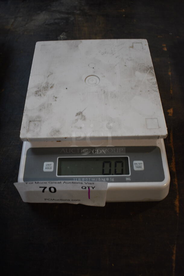 SD1112 Poly Countertop 11 Pound Capacity Food Portioning Scale. 8x10x2.5