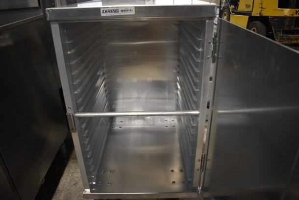 Channel Metal Commercial Enclosed Pan Transport Rack on Commercial Casters. 20.5x27.5x36.5 - Image 3 of 5