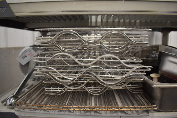 ALL ONE MONEY! Tier Lot of Various Metal Items Including Paper Towel Holder and Racks - Image 2 of 4