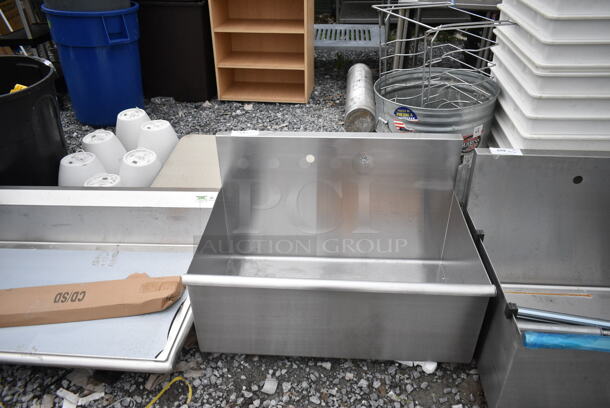 BRAND NEW SCRATCH AND DENT! Stainless Steel Single Bay Sink.  - Image 2 of 5