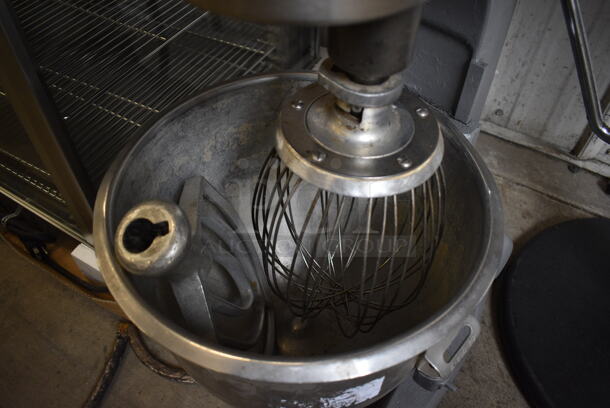 Hobart Model A-200 Metal Commercial Countertop 20 Quart Planetary Dough Mixer w/ Stainless Steel Mixing Bowl, Paddle and Whisk Attachments. 115 Volts, 1 Phase. 14x20x30. Tested and Working! - Image 6 of 7