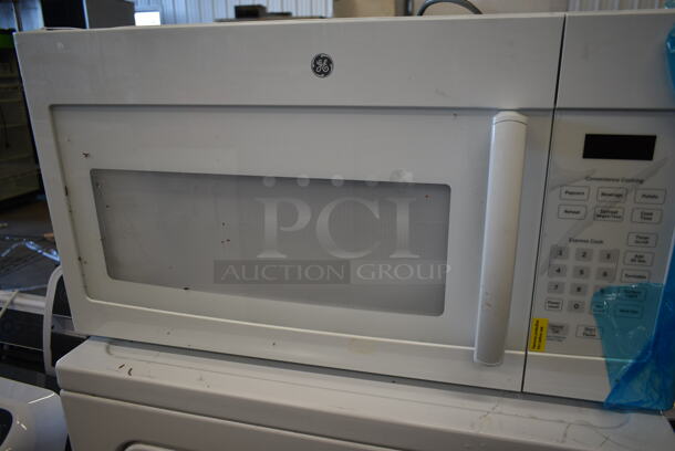 BRAND NEW SCRATCH AND DENT! General Electric GE JVM3160DF Metal Microwave Oven. - Image 5 of 9