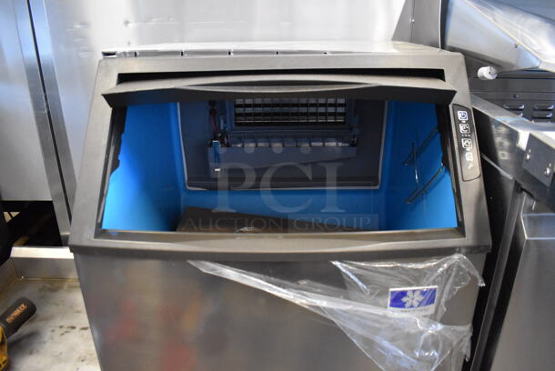 BRAND NEW SCRATCH AND DENT! 2022 Manitowoc UDF0140A-161B Stainless Steel Commercial Self Contained Undercounter Ice Machine. 115 Volts, 1 Phase.  - Image 4 of 7