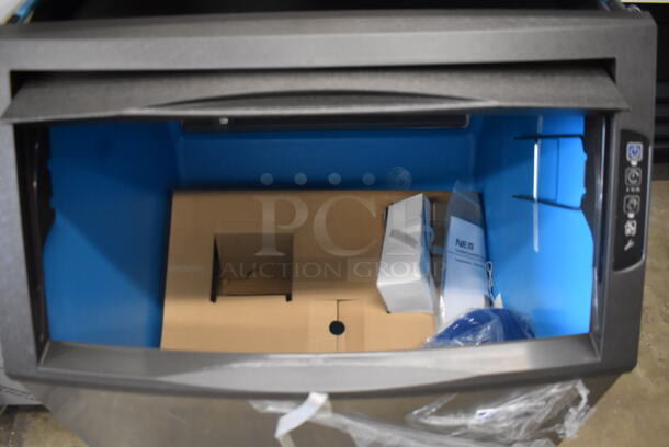 BRAND NEW SCRATCH AND DENT! 2022 Manitowoc UDF0140A NEO 26" Air Cooled Undercounter Full Dice Ice Machine with 90 lb. Bin - 115V 1 Phase - Image 4 of 8