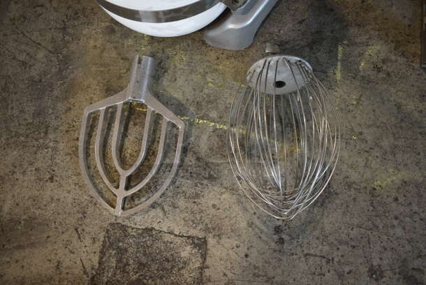 Hobart Legacy HL200 Metal Commercial Countertop 20 Quart Planetary Dough Mixer w/ Mixing Bowl, Bowl Guard, Paddle and Whisk Attachments. 200-240 Volts, 1 Phase. Tested and Working!  - Image 2 of 8