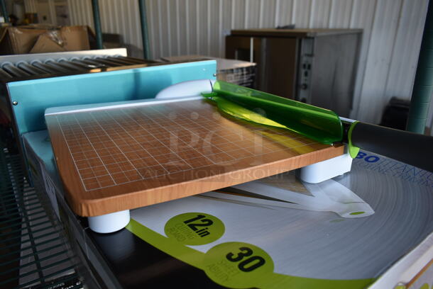 BRAND NEW SCRATCH AND DENT! Westcott 16717 CarboTitanium 12" Metal / Wood 30 Sheet Guillotine Paper Trimmer - Image 4 of 6