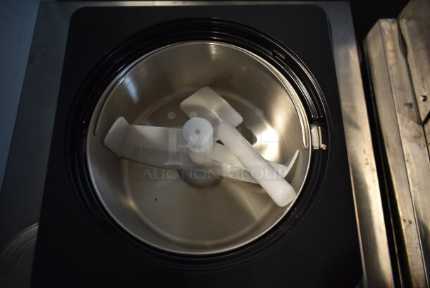 BRAND NEW SCRATCH AND DENT! Whynter ICM-201SB 2.1 Quart Countertop Automatic Ice Cream Maker. 110-120 Volts, 1 Phase. Tested and Working! - Image 5 of 7