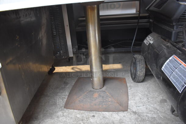 Gray Tabletop on Metal Table Base. 32x44.5x31 - Image 3 of 4