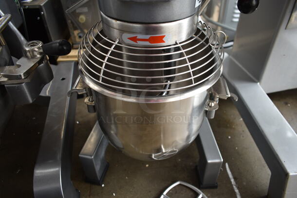 BRAND NEW SCRATCH AND DENT! Avantco 177MX10H Metal Commercial Countertop 10 Quart Planetary Dough Mixer w/ Stainless Steel Mixing Bowl, Bowl Guard, Dough Hook and Paddle Attachments. 120 Volts, 1 Phase. Tested and Working! - Image 5 of 10