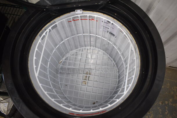 BRAND NEW SCRATCH AND DENT! Avantco 177BMF3B Metal Black Barrel Merchandiser Freezer on Commercial Casters. 110-120 Volts, 1 Phase. Tested and Working! - Image 5 of 7